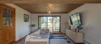 Beautiful lake home on Lake Koshkonong 