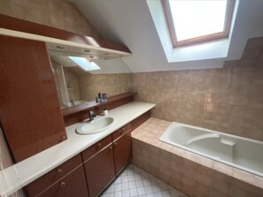 Baignoire, serviettes fournies