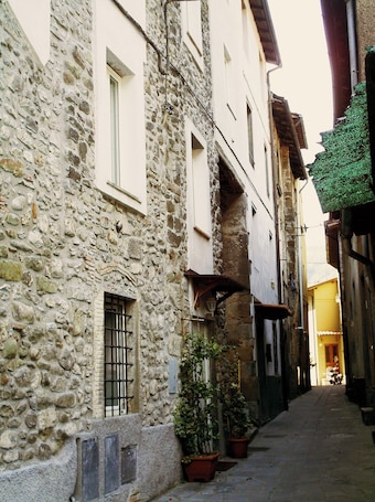 Front of property. In Castello