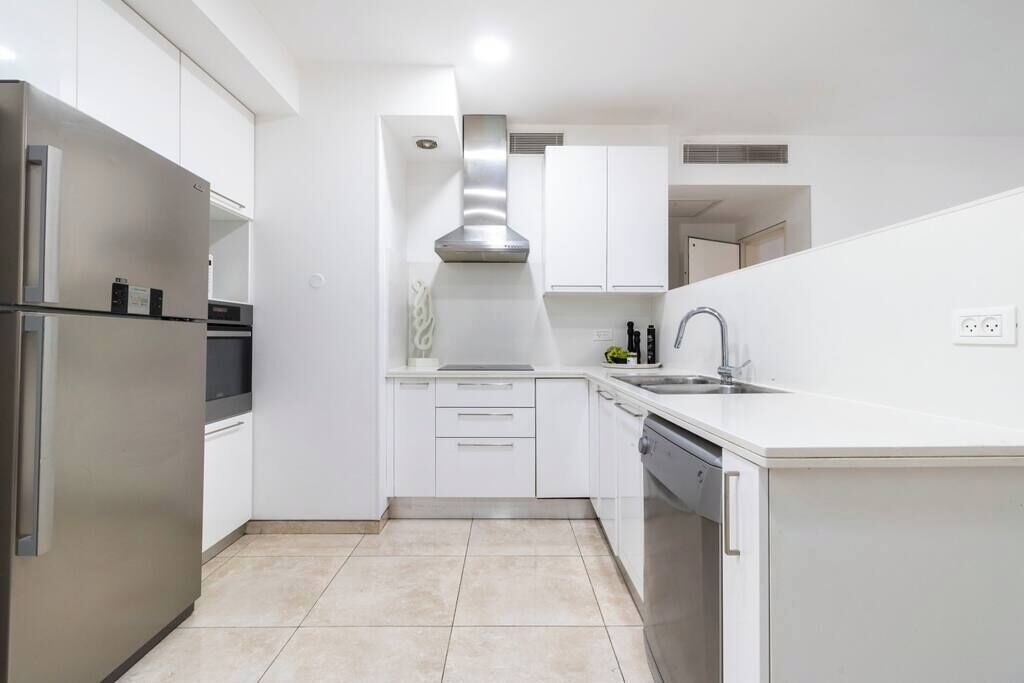 Køleskab, mikrobølgeovn, ovn, kogeplade