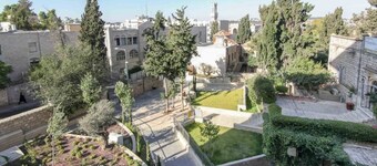Beautiful 3 bdm apt, Gorgeous view of Har Habayit