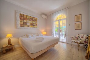 5 habitaciones, escritorio, tabla de planchar con plancha y wifi gratis 