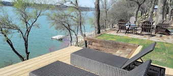 The Lookout at Lakewood, Lakefront Paradise with Ultimate Entertainment, Hot Tub and Dock