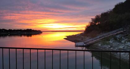 The Lookout at Lakewood, Lakefront Paradise with Ultimate Entertainment, Hot Tub and Dock