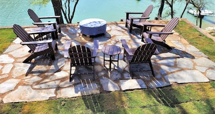 The Lookout at Lakewood, Lakefront Paradise with Ultimate Entertainment, Hot Tub and Dock