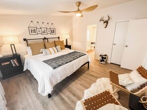 4 bedrooms, desk, iron/ironing board, travel crib