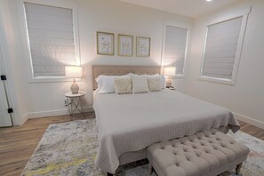 3 habitaciones, tabla de planchar con plancha y cuna de viaje