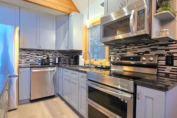 Refrigerador, microondas, horno, placa de cocina