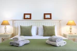 3 chambres, fer et planche à repasser, Wi-Fi gratuit, draps fournis