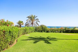 Property grounds - Beachfront with large garden  - Los Monteros Palm Beach (Marbella)