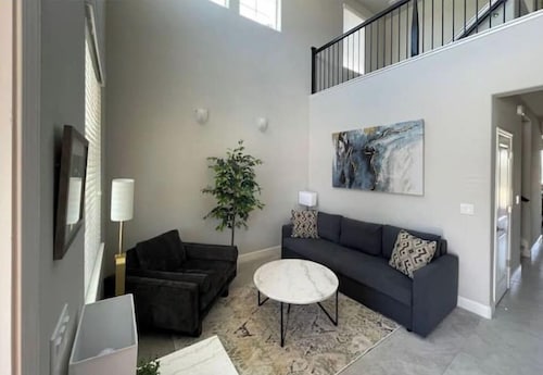 Sparks/Reno - 4BD/2.5BA Getaway