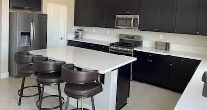 Sparks/Reno - 4BD/2.5BA Getaway