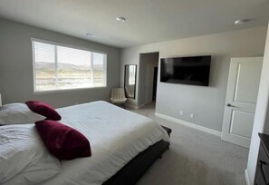4 bedrooms, iron/ironing board, free WiFi, bed sheets