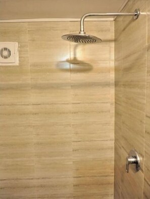 Handtücher, Seife, Shampoo, Toilettenpapier