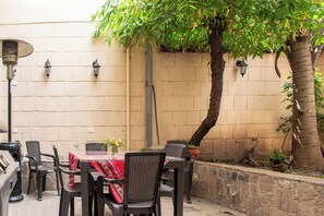 Outdoor dining - Pikaflor Margarita mini apartment (Cusco)