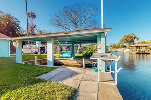Property grounds - Experience Manatee Magic: Your Cozy Retreat Awaits! (Homosassa)