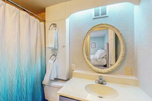 Asciugacapelli, asciugamani, sapone, shampoo