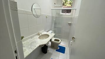 Villa | Badezimmer | Handtücher, Toilettenpapier