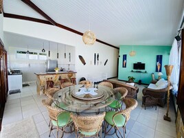 Basic Villa | Dining