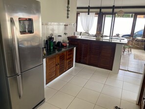 Villa | Privékeuken | Een broodrooster, een blender