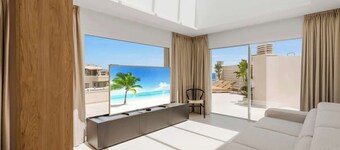 Penthouse with Pool by Costarentals - Ref 214