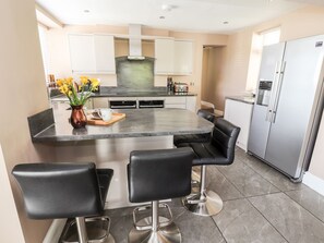 冰箱、电热水壶、厨具/餐具