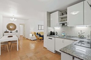 Fridge, microwave, oven, stovetop - Family apartment with pool by Costarentals - Ref 225 (Fuengirola)