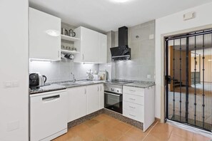 Fridge, microwave, oven, stovetop - Family apartment with pool by Costarentals - Ref 225 (Fuengirola)