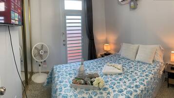 2 bedrooms, iron/ironing board, travel cot, WiFi