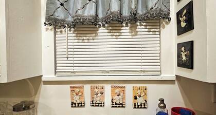 Royal European Corner to a Romantic Gateaway by Downtown-Houston, Heights & WOMH