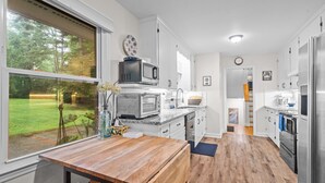 Kaffetrakter/tekoker, kjøleskap, mikrobølgeovn og ovn