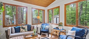 Midcentury Home w/King suites near Duke/Downtown