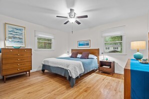 4 Schlafzimmer, Schreibtisch, Bügeleisen/Bügelbrett, WLAN