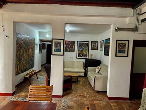 1-inch Smart TV with digital channels - HOTEL CASA TERESA GALERIA CAFE (Juchitan de Zaragoza)