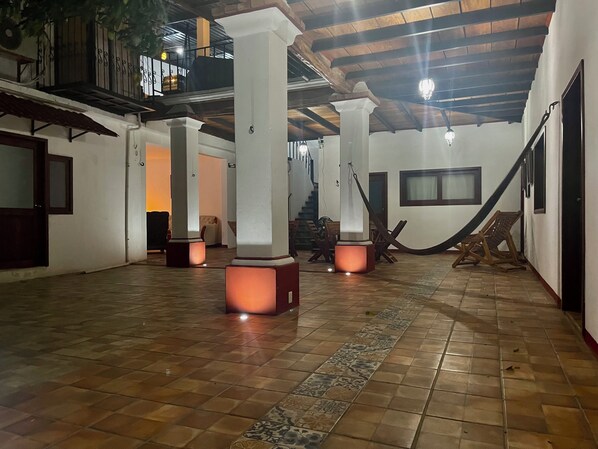 Terrace/patio - HOTEL CASA TERESA GALERIA CAFE (Juchitan de Zaragoza)