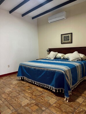 Comfort Room, 1 King Bed, Air conditioning, Ground Floor | Individually decorated, individually furnished, laptop workspace