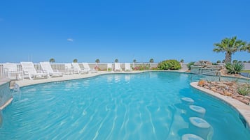 Kamar Mewah, ensuite (Marina View) | Kolam renang outdoor | Kolam renang outdoor dan sebuah kolam renang air hangat