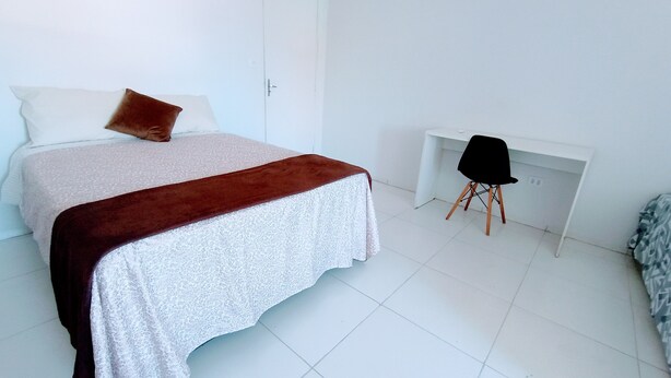 1 chambre, bureau, espace de travail pour ordinateur portable