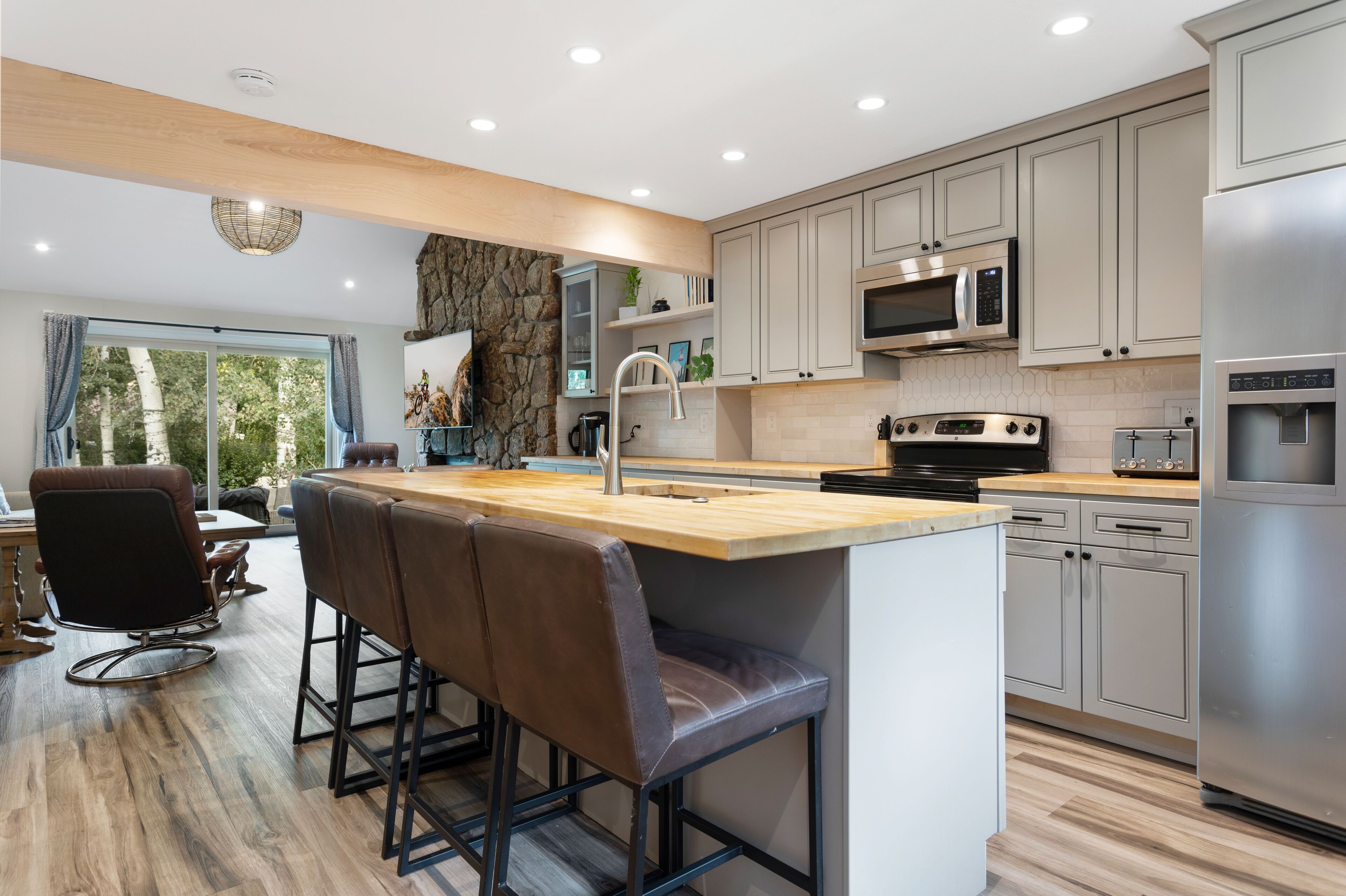 Prime Location Townhouse in EagleVail, perfect for Ski and Summer vacations
