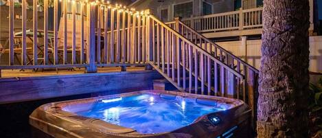 House, 1 Queen Bed, Hot Tub, Garden View | Property grounds