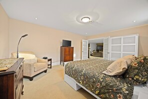 2 Schlafzimmer, Schreibtisch, Bügeleisen/Bügelbrett, kostenloses WLAN