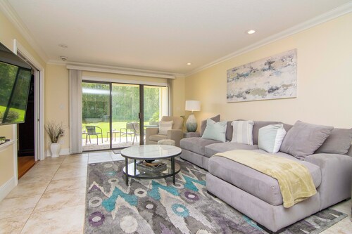 First Floor 2bd/2ba Fully Remodeled  Condo in Saddlebrook 