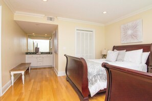 2 bedrooms, iron/ironing board, free WiFi, bed sheets - First Floor 2bd/2ba Fully Remodeled Condo in Saddlebrook (Wesley Chapel)