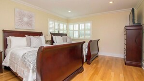 3 bedrooms, iron/ironing board, WiFi (free), bed sheets