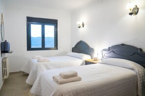 2 bedrooms, travel cot, bed sheets