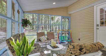 Huguenot Retreat w/ Screened Porch & Lake Access!