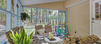 Huguenot Retreat w/ Screened Porch & Lake Access!