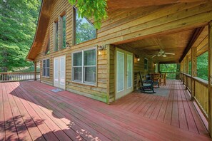 Terrace/patio - Marble Mountainside Escape w/ Wraparound Deck (Marble)