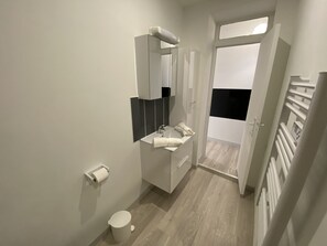Shower, towels