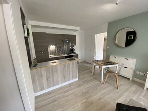 Fridge, microwave, oven, coffee/tea maker